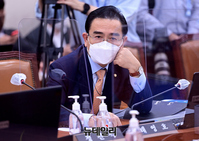 [포토] 국회 외통위 국정감사 참석한 태영호 