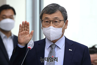 [포토] 증인 선서하는 정근식 진실화해위원장