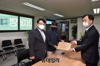 [포토] 北피살 공무원 유족, 이재명 민주당 대표 사무실 항의 방문