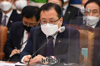 [포토] 국정감사 출석한 김규현 새만금개발청장