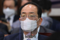 [포토] 국정감사 출석한 이성해 위원장