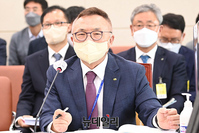 [포토] 질의 답변하는 황주호 한국수력원자력 사장