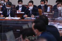 [포토] 질의 답변하는 권영세 통일부 장관