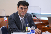 [포토] 질의 답하는 홍은택 카카오 대표