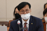 [포토] 답변하는 이창용 한국은행 총재