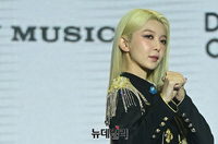 [포토] 드림캐쳐 다미 "음원 6시에 공개됩니다"