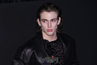 [포토] 패션쇼 찾은 틱토커 '비니해커'