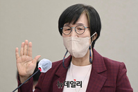 [포토] 증인 선서하는 권태선 방송문화진흥회 이사장
