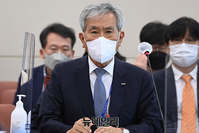 [포토] 국감 답변하는 이백만 한국방송광고진흥공사 사장