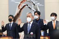 [포토] 증인 선서하는 이백만 사장