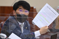 [포토] 질의하는 박완주 의원