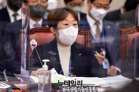 [포토] 답변하는 민병주 한국산업기술진흥원장