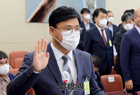 [포토] 증인선서 하는 김의철 한국방송공사 사장