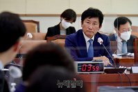 [포토] 답변하는 박종문 헌법재판소 사무처장