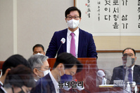 [포토] 보고하는 송경호 서울중앙지방검찰청 검사장