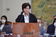 [포토] 답변하는 최정숙 국립심포니오케스트라 대표