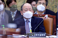 [포토] 국정감사 출석한 윤범모 국립현대미술관장
