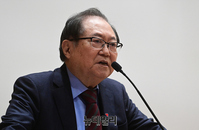 [포토] 특별강연회서 인사말하는 이건개 변호사