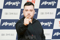 [포토] 샘 해밍턴 "씨름의제왕 주인공은 바로 당신"