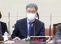 [포토] 답변하는 김미곤 한국노인인력개발원장