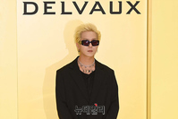 [포토] 송민호, 흥 넘치는 패션