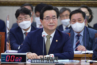 [포토] 국감 출석한 정황근 농림축산식품부 장관 