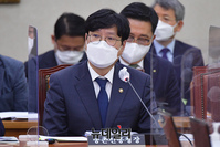 [포토] 질의 듣고 있는 조재호 농촌진흥청장