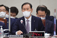 [포토] 국정감사 출석한 김동섭 한국석유공사 사장