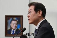 [포토] 특별기자회견 갖는 이재명 민주당 대표