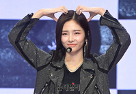 [포토] 퀸즈아이 아윤 "오늘 데뷔했어요"