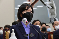 [포토] 증인으로 출석한 최수연 네이버 대표이사