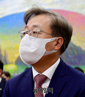 [포토] 답변하는 윤호영 카카오뱅크 대표