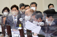 [포토] 증인으로 출석한 신원근 카카오페이 대표