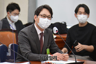 [포토] 답변하는 이재원 빗썸코리아 대표