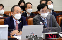 [포토] 질문에 답하는 추경호 경제부총리