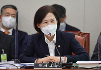 [포토] 답변하는 이인실 특허청장