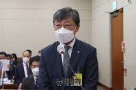 [포토] 국정감사 불려나온 강동석 SPL 대표