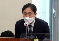 [포토] 답변하는 정주력 한국와이퍼 대표