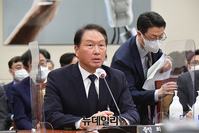 [포토] 답변하는 최태원 SK그룹 회장