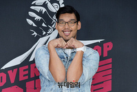 [포토] 오버더톱 하승진, 포즈 엉성해도 멋있어