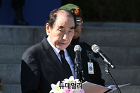 [포토] 박정희 대통령 43주기 추도식 찾은 정재호 회장
