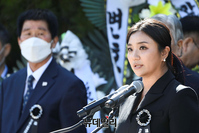 [포토] 추도사하는 김소연 변호사