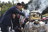 [포토] 박정희 대통령 묘역 참배하는 김문수 위원장