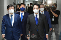 [포토] 입장하는 박지원·노영민·서훈