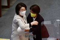 [포토] 포옹하는 심상정·이은주