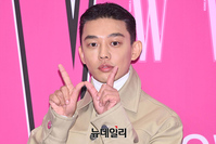 [포토] 유아인, 가을 분위기 물씬