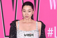 [포토] 장윤주 "우아한 모습으로 인사드려요"