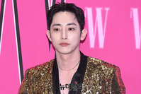 [포토] 이수혁, 골드 재킷도 멋져