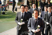 [포토] 이태원 압사사고 희생자 합동분향소 찾은 한덕수 총리-오세훈 시장