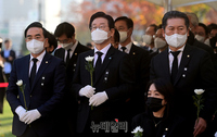[포토] 이태원 사고 사망자 합동분향소 찾은 더불어민주당